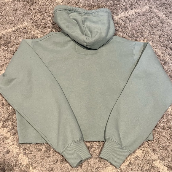 Women's/Teen - Hollister Cropped Long Sleeve Sweatshirt - MINT Shape - Size XS - Picture 6 of 9
